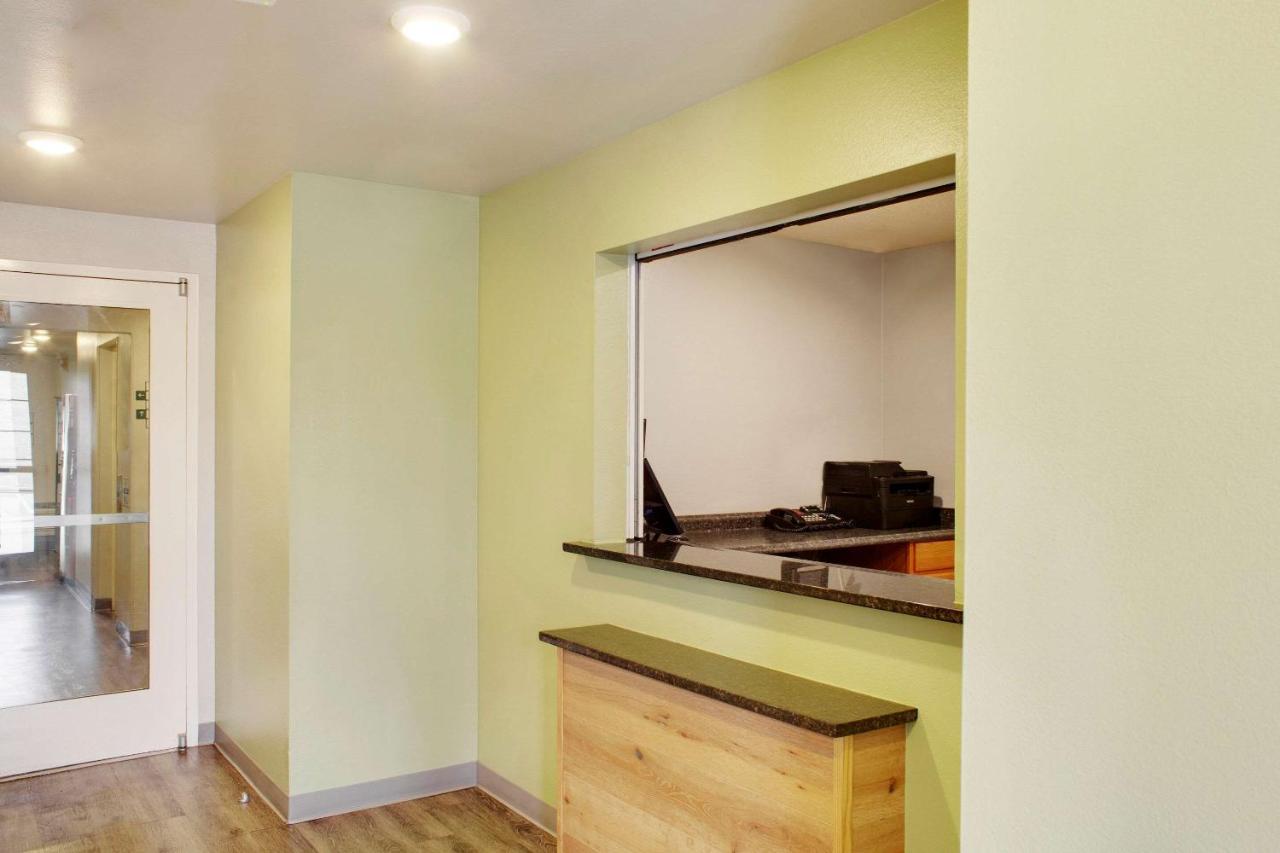 Woodspring Hotel Conroe